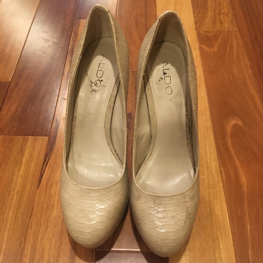 Tan snake skin print Aldo pumps